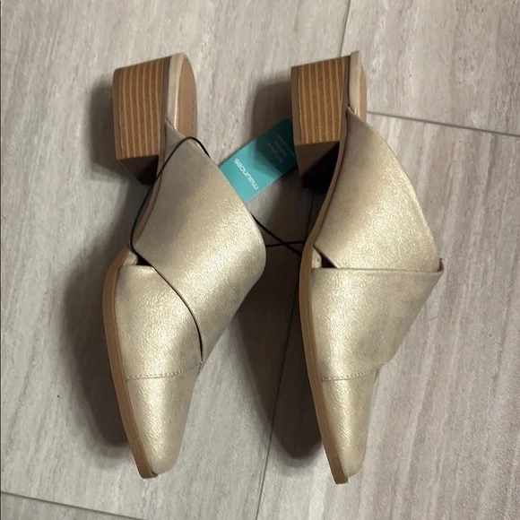 Maurices Cream Mules with V-Cut Vamp - Picture 2 of 3